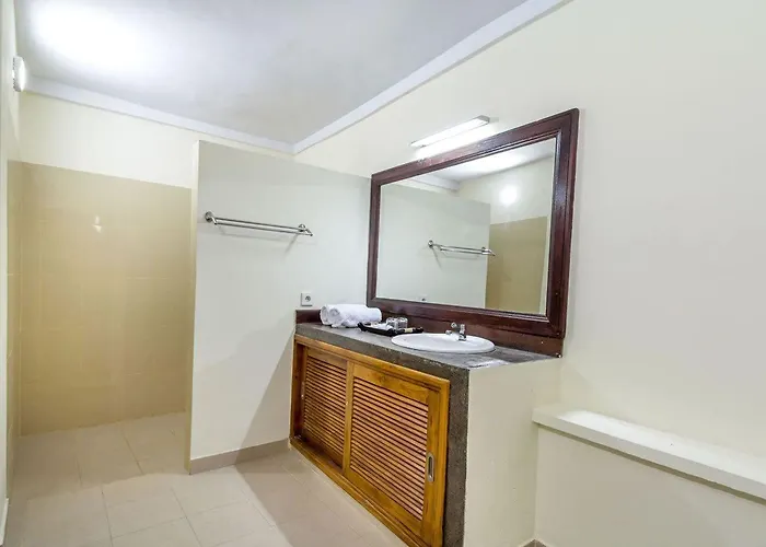 Hotel Padma Kumala 4*